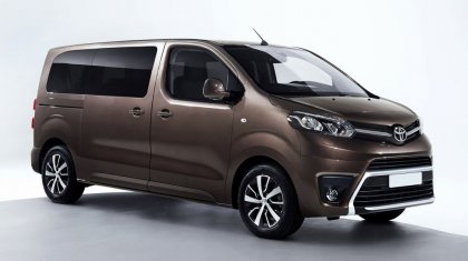 Nerezová ochranná lišta zadního nárazníku Toyota Proace Verso II 16-