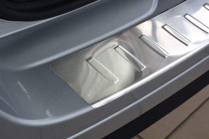 Nerezová ochranná lišta zadního nárazníku Dacia Logan MCV 13-16