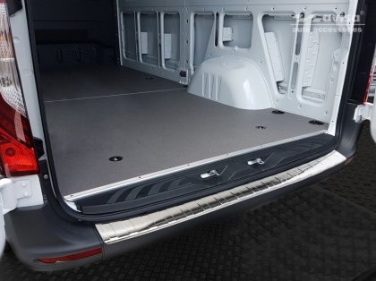 Nerezová ochranná lišta zadního nárazníku Mercedes-Benz Sprinter III 18-