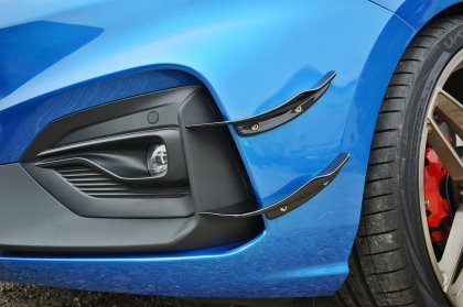 Přední přítlačná křidélka, canardy Ford Focus Mk4 ST-Line černé lesklé