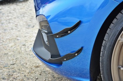 Přední přítlačná křidélka, canardy Ford Focus Mk4 ST-Line černé lesklé