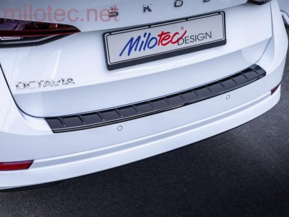 Práh pátých dveří s výstupky, černý lesklý "klavírlak", Škoda Octavia IV. Combi
