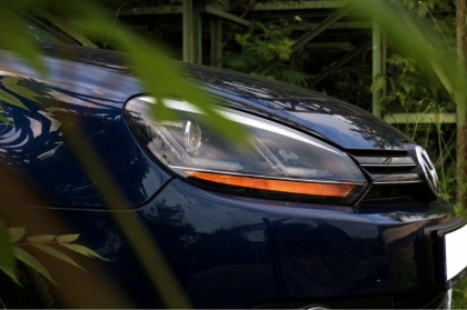 Přední světla OSRAM, s LED denními světly, LED dynamickým blinkrem pro VW Golf VI 08-12 černá