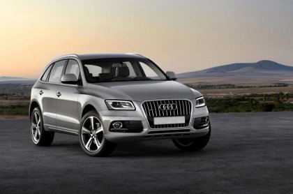 Nerezová ochranná lišta zadního nárazníku Audi Q5 s červeným karbonem 2008-2016