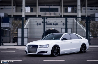 Prahové lišty Audi A8 D4 09-13 černý lesklý plast