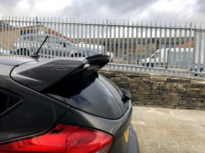 Střešní spoiler Maxton v.2 Ford Focus MK3 RS carbon look