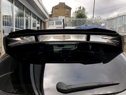 Střešní spoiler Maxton v.2 Ford Focus MK3 RS carbon look