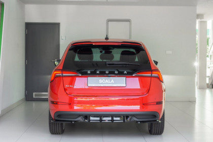 Difuzor zadního nárazníku Škoda Scala 2019 - černý lesklý plast