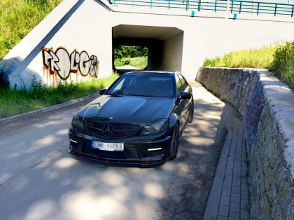 Prahové lišty MERCEDES-BENZ AMG C63 W204 FACELIFT (2011-2014) černý lesklý plast