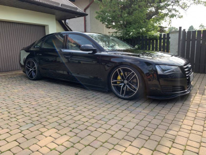Prahové lišty Audi A8 Long D4 černý lesklý plast