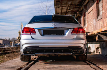 Prodloužení spoileru Mercedes-Benz E63 AMG Sedan W212 Facelift černý lesklý plast