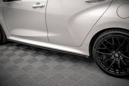 Prahové lišty Toyota Yaris Mk4 černý lesklý plast