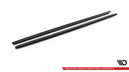 Prahové lišty Toyota Yaris Mk4 černý lesklý plast