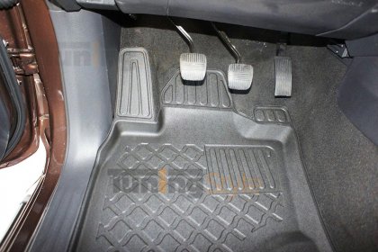 Přesné plastové koberce, vaničky s vysokým okrajem - Nissan Navara 16-