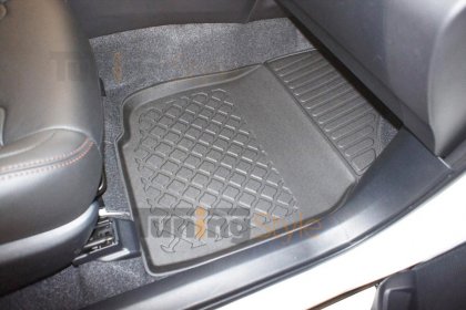 Přesné plastové koberce, vaničky s vysokým okrajem - Toyota RAV 4 IV.13-