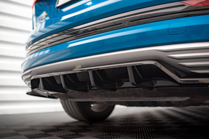 Spoiler zadního nárazníku Audi e-tron černý lesklý plast