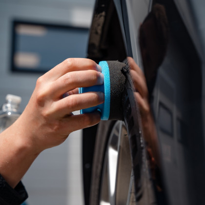 Měkký pěnový aplikátor na pneumatiky