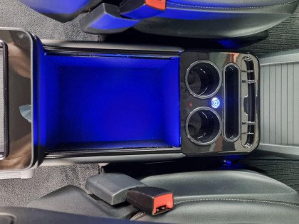 Multifunkční středová konzole pro Mercedes Vito W447 2014- s úložným prostorem, USB, 12V podsvícená s indukčním nabíjením, černá