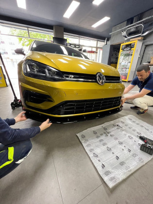 Spoiler pod přední nárazník pro VW VOLKSWAGEN Golf MK 7.5 R 2017-2020 s TÜV