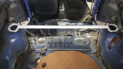 Rozpórka Subaru Impreza GC kombi tylna górna Red