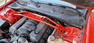 Rozpěrná tyč  Dodge Challenger 3.5 08-19  - červená